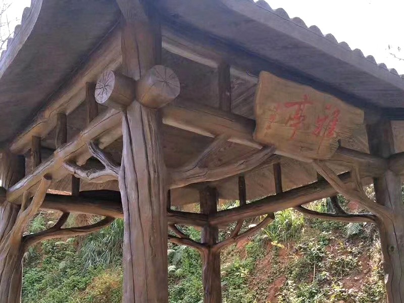 水泥仿木(mù小(xiǎo)屋